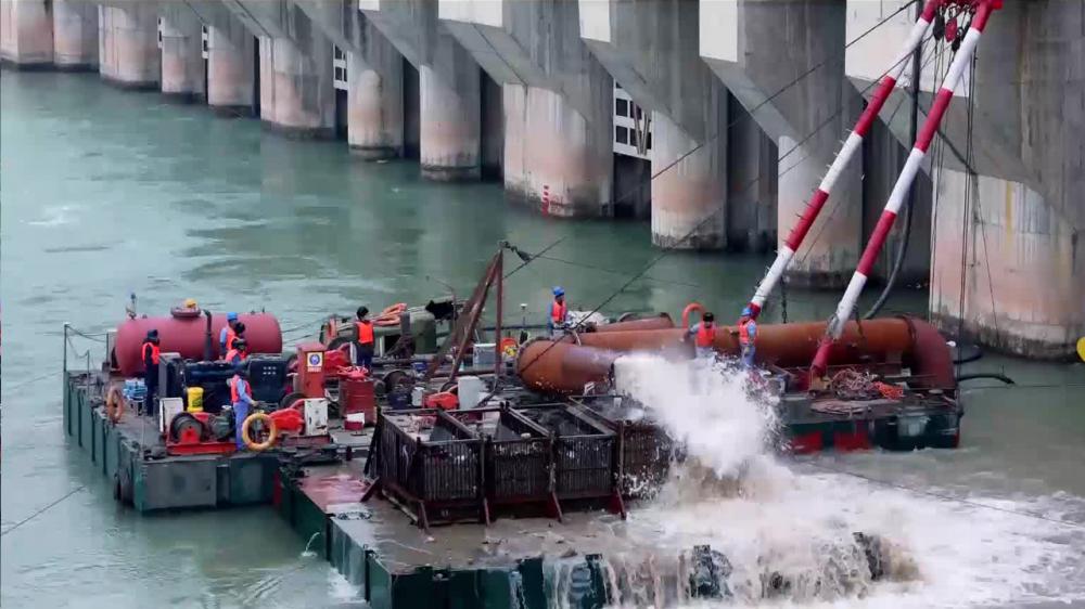 专题片《龙口水利枢纽尾水渠淤积物疏浚示范》